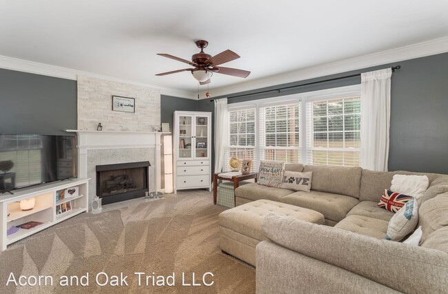 Building Photo - 4 br, 2.5 bath House - 1519 Worthington PL