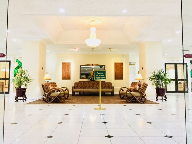 Building Photo - 2240 Kuhio Ave
