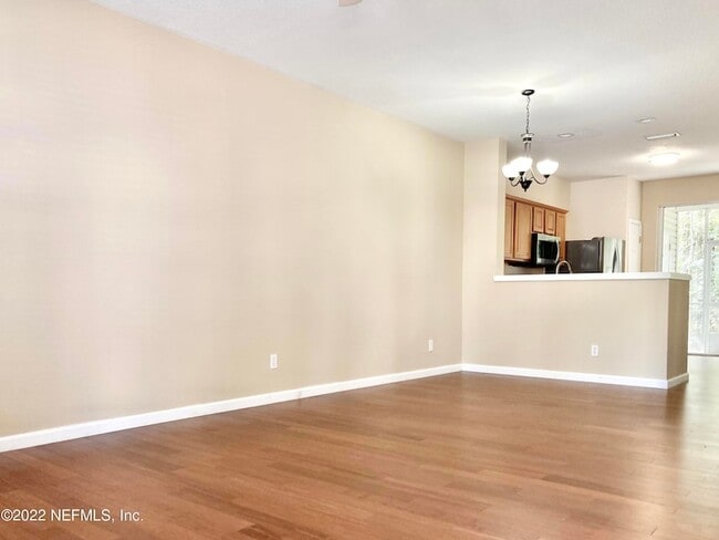 Foto del edificio - 8424 Thornbush Ct