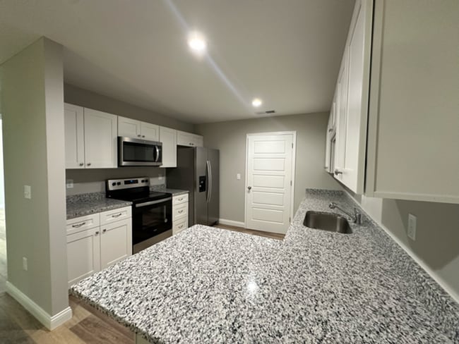 Building Photo - 907 Linden St