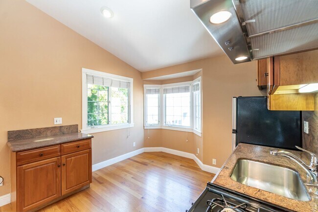 Building Photo - 1347 Park Ave