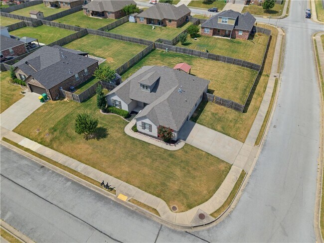 Building Photo - 1500 Aniston Rd