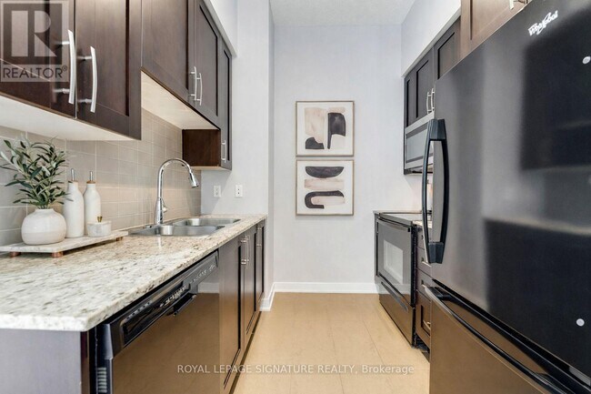 Photo du bâtiment - 4070 Confederation Pkwy