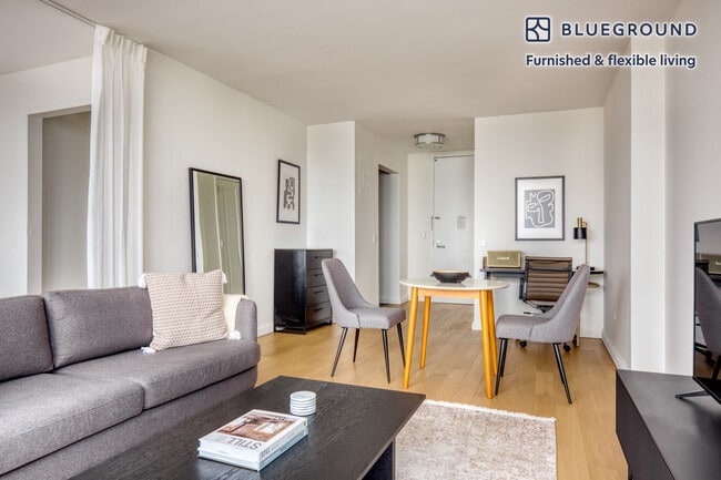 Building Photo - 105 Duane St