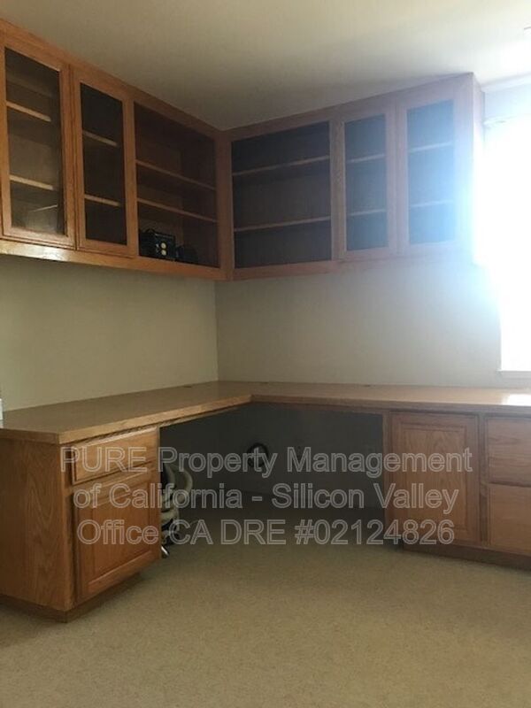 Building Photo - 500 Fern Ridge Ct.