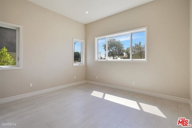 Building Photo - 3 br, 3 bath House - 3143 E Sierra Madre Blvd
