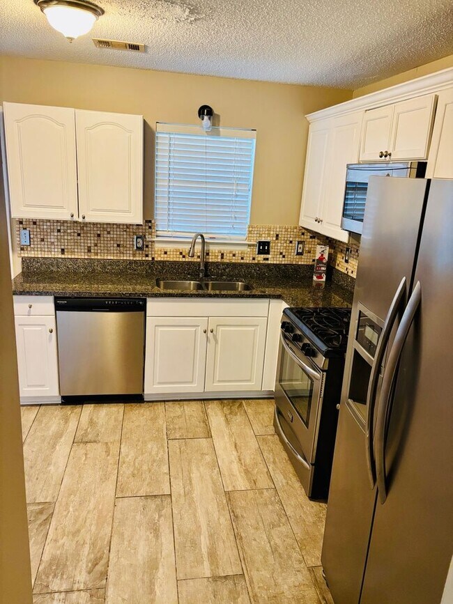 Foto del edificio - 415 Plantation Ct