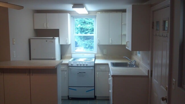 Building Photo - 63 Cottage Ln