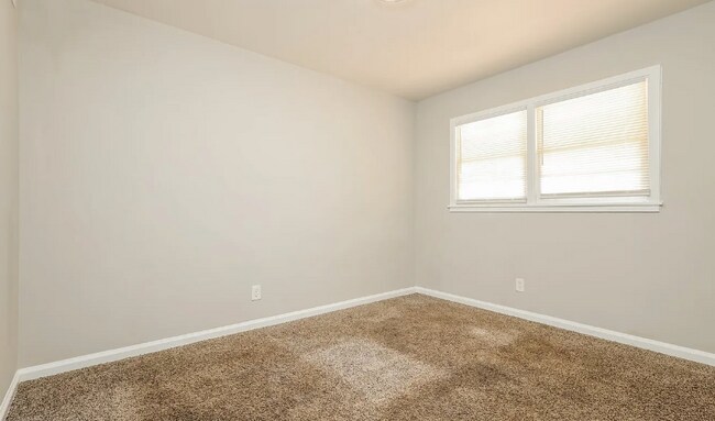 Building Photo - 3966 Mosley Dr