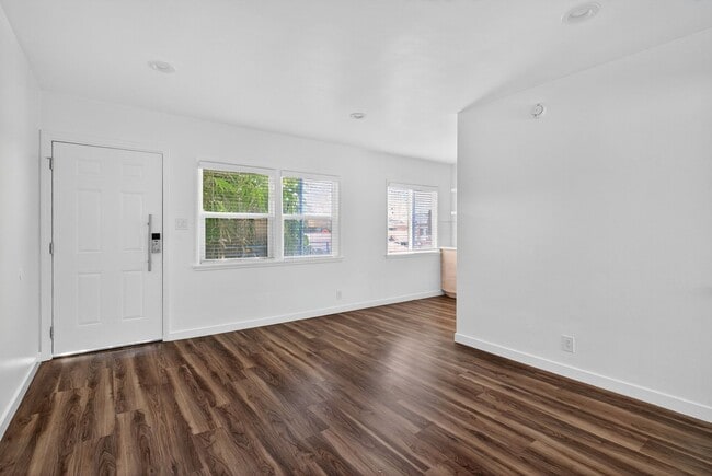 Building Photo - 4308 E 4th St