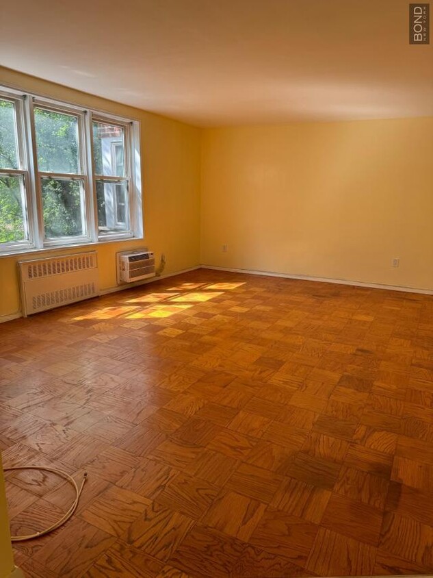 Foto principal - 1 bedroom in Staten Island NY 10301