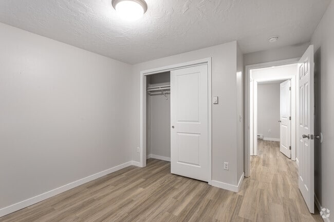 2BR, 1BA - 780SF - Serrano Apartments