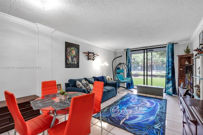 Building Photo - 9460 Fontainebleau Blvd
