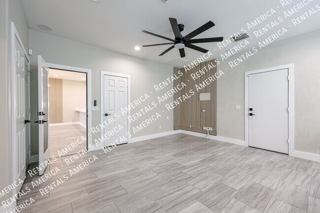 Foto del edificio - 7855 W Rock Springs Dr