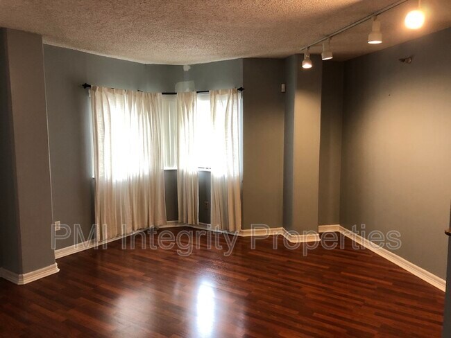 Building Photo - 11550 Southfork Ave