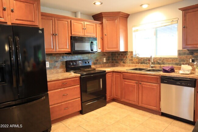 Building Photo - 3424 E Shaw Butte Dr