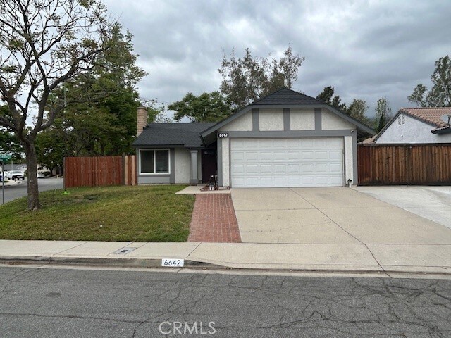 Foto principal - 6642 Rosemary Ct