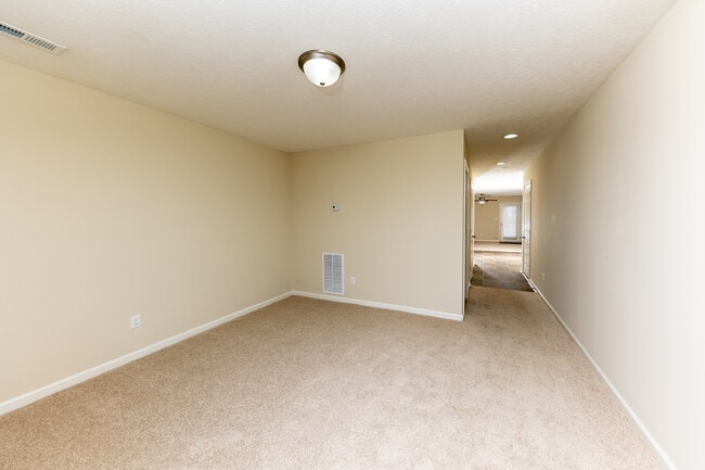 Building Photo - 171 Blackberry Dr