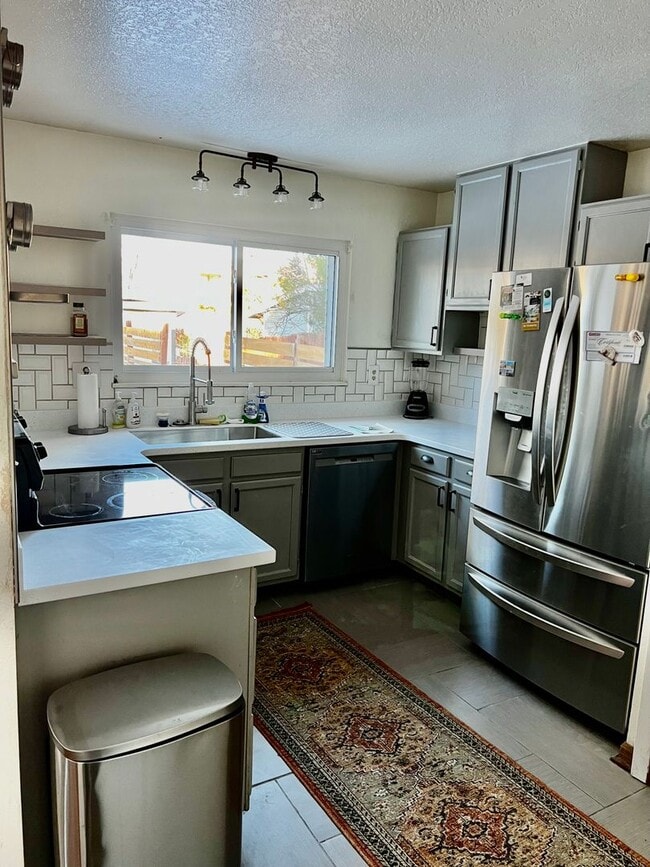 Building Photo - Beautiful Ranch Home in Briargate! Spend t...