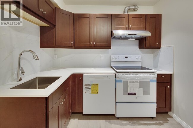 Building Photo - 2977 Robson Dr