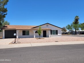 Building Photo - 630 E Julie Dr