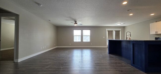 Building Photo - 157 E Murtaugh Lake Dr