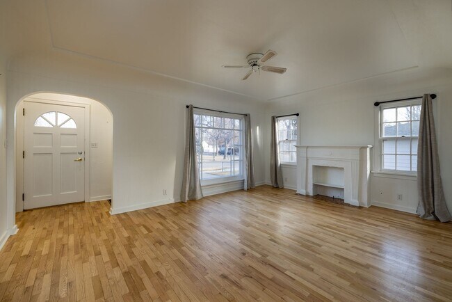 Foto del edificio - 4-Bedroom, 2-Bath Home in Upper Midtown