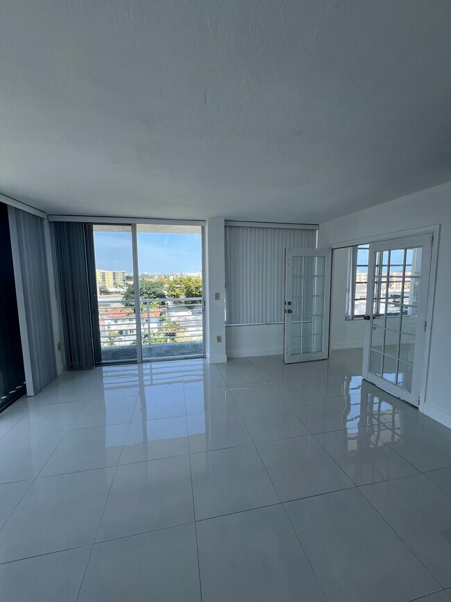 Foto del edificio - 7800 Carlyle Ave
