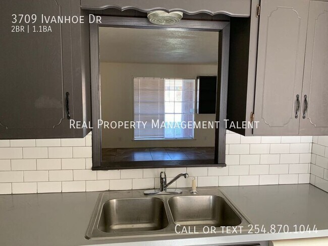 Foto del edificio - 3709 Ivanhoe Dr