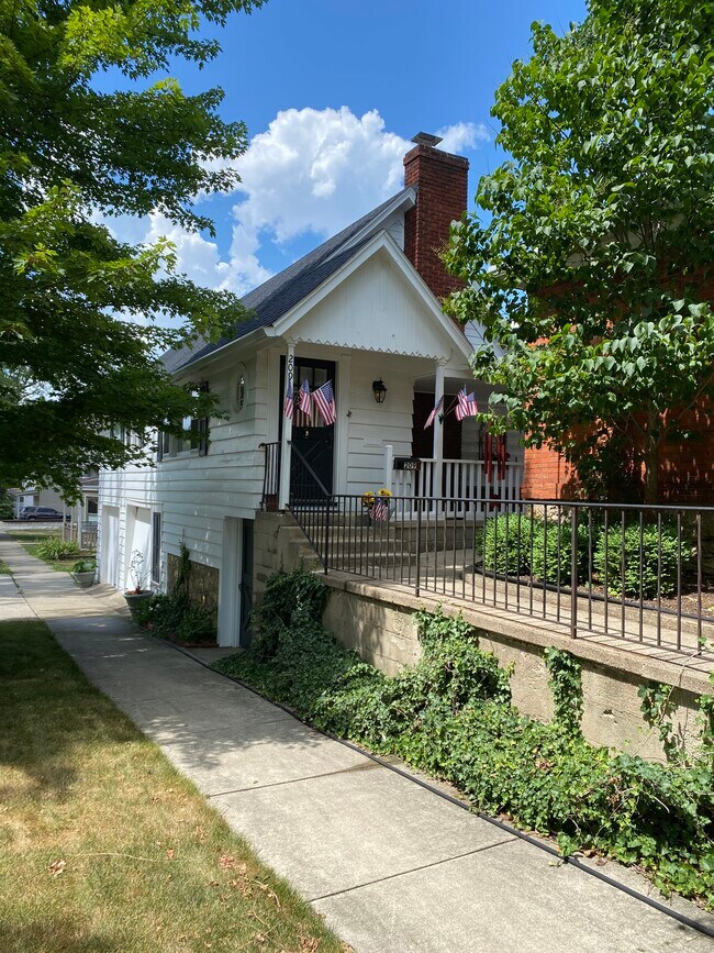 2 CAR GARAGE OR STORAGE - 209 N Union St