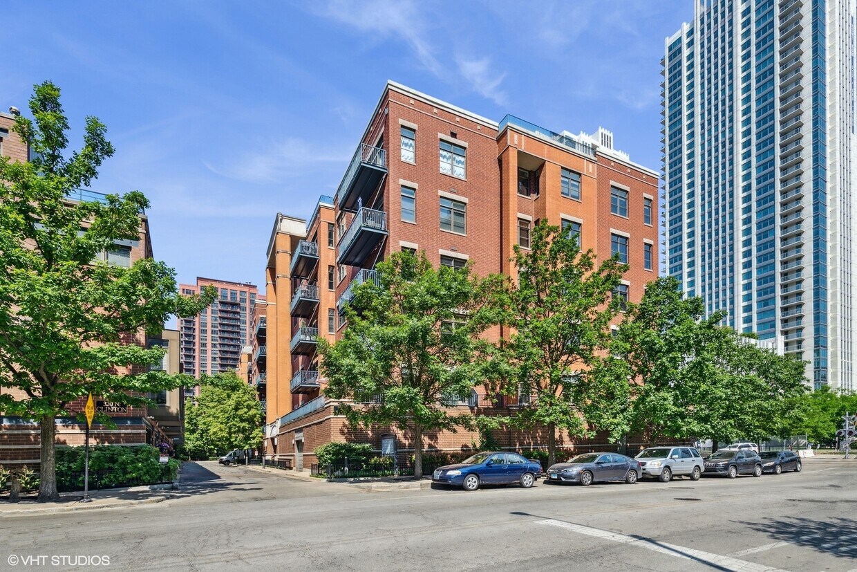 Primary Photo - 330 N Clinton St