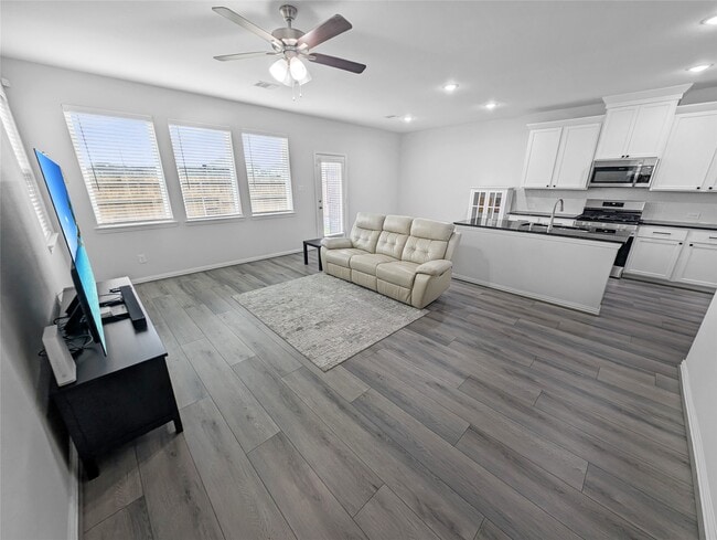 Building Photo - 27939 Western Crk Ct