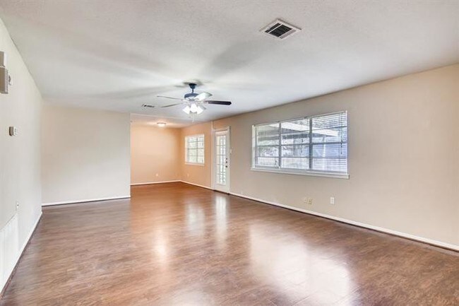 Foto del edificio - 3635 Dawnwood Dr, Spring, TX 77380