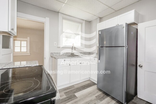 Foto del edificio - 1735 Joffre Ave