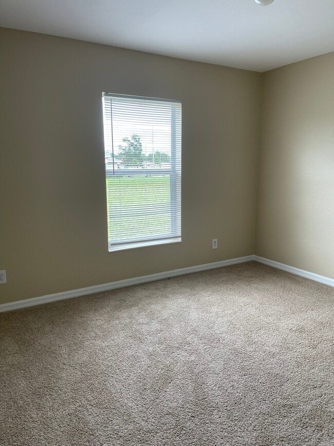 Building Photo - 14 Poplar Ct