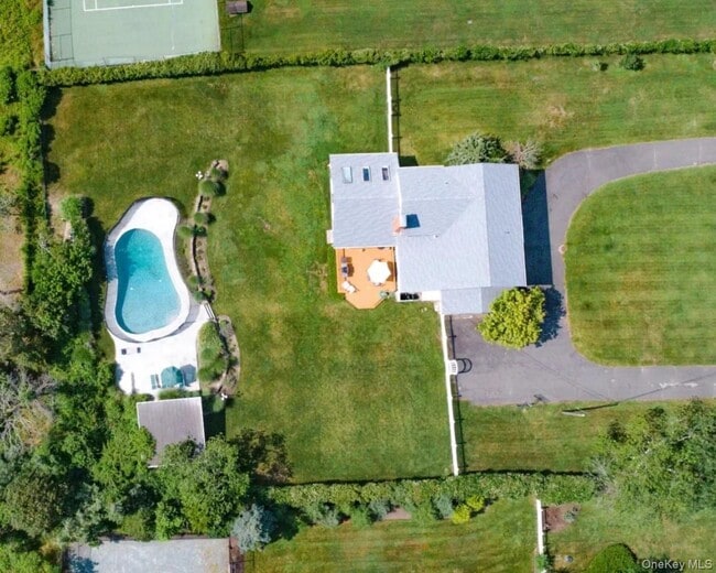 Building Photo - 250 Oneck Ln