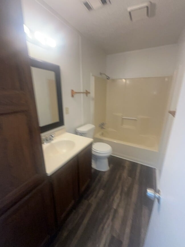 Foto del edificio - 2 bedroom duplex! located in the heart of ...