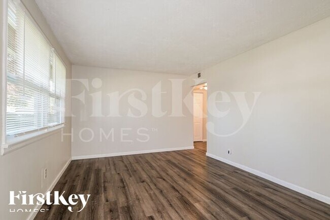 Building Photo - 514 Saratoga Ln