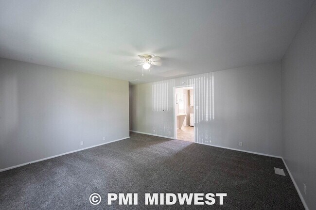Foto del edificio - "Charming 3-Bedroom Home with 1451 Sq Ft of Comfort in Indianapolis!"