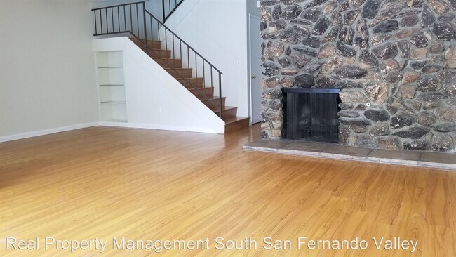 Foto del edificio - 3 br, 2.5 bath House - 8140 Canby Ave Unit 5