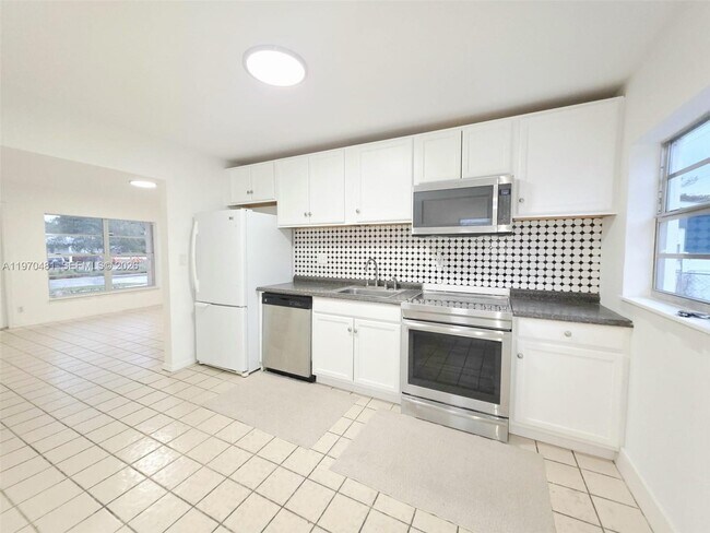 Foto del edificio - 250 NE 51st St