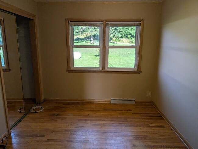 1 de 3 habitaciones - E9461 945th Ave