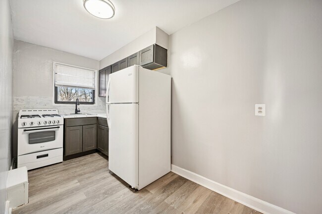 Photo - 131 Forest Ave Apartment