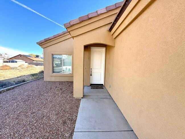 Foto del edificio - Great 3 Bedroom, 2 Bathroom Home Centrally Located- Available Now!