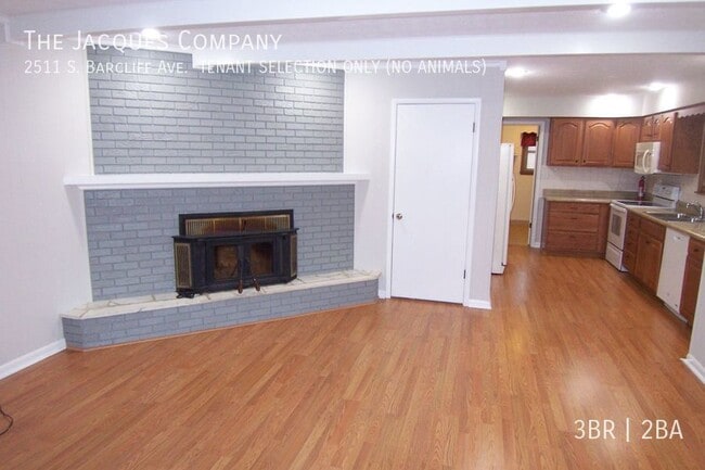 Building Photo - Very Nice Clean 3 Bedroom 2 Bath in Great ...