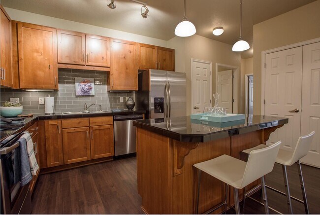 Building Photo - Woodline Place