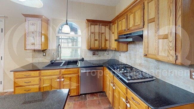 Foto del edificio - 402 Baltusrol Cir