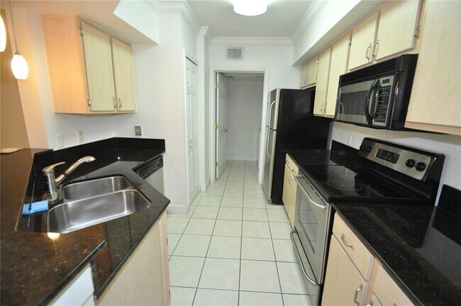 Foto del edificio - 724 Crest Pines Dr