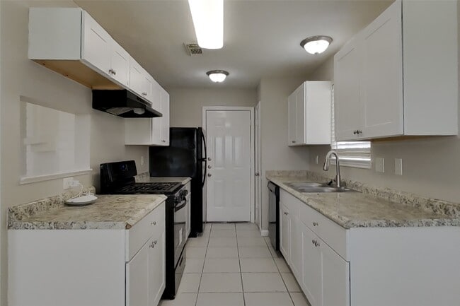 Building Photo - 3446 Edgecreek Dr