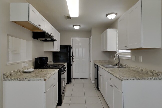 Foto del edificio - 3446 Edgecreek Dr